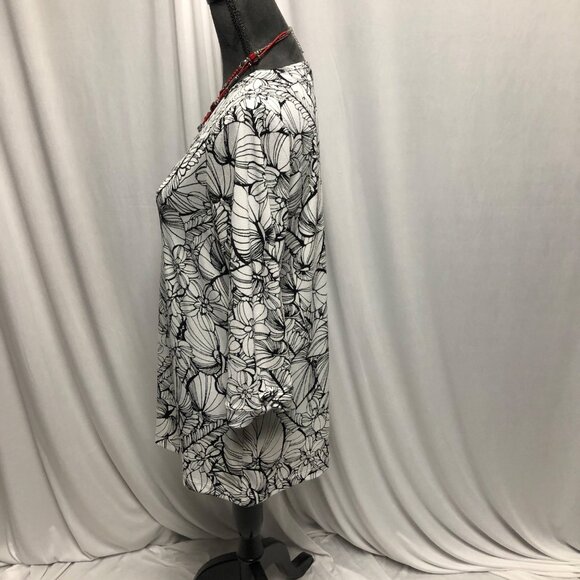Christopher and Banks Top Womens Size Medium White Black Floral Stretchy Tunic - Picture 3 of 6